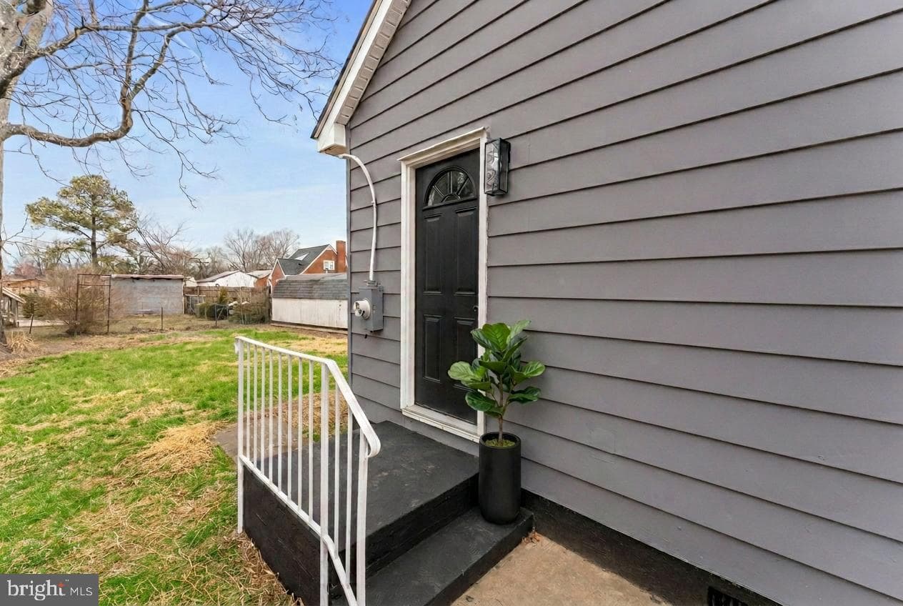 423 Mckinney Street photo 17