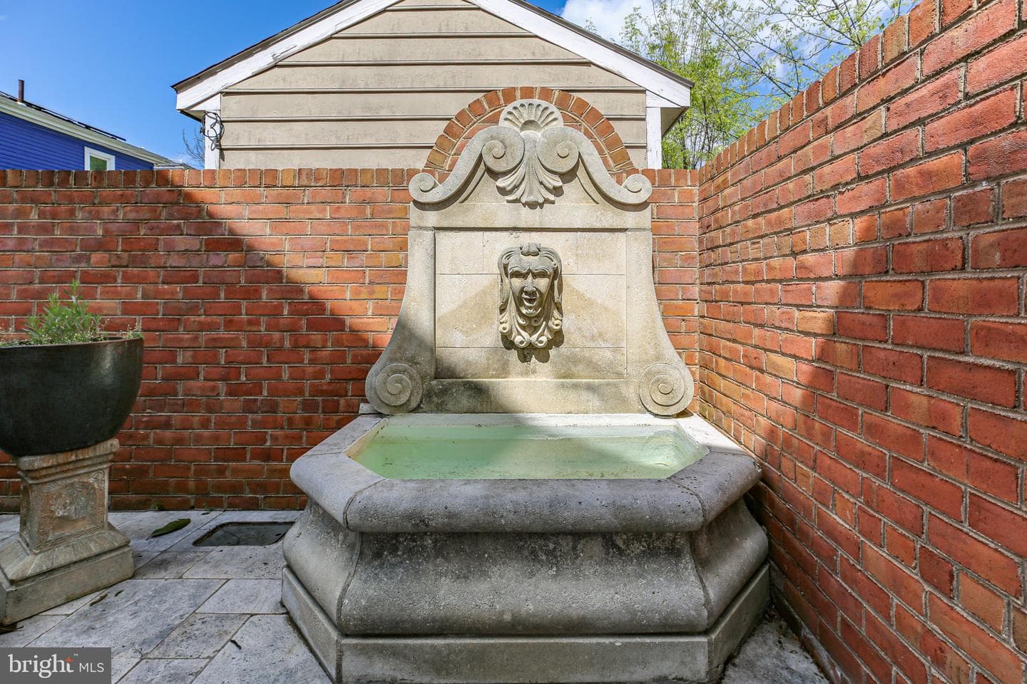211 Fauquier Street photo 47
