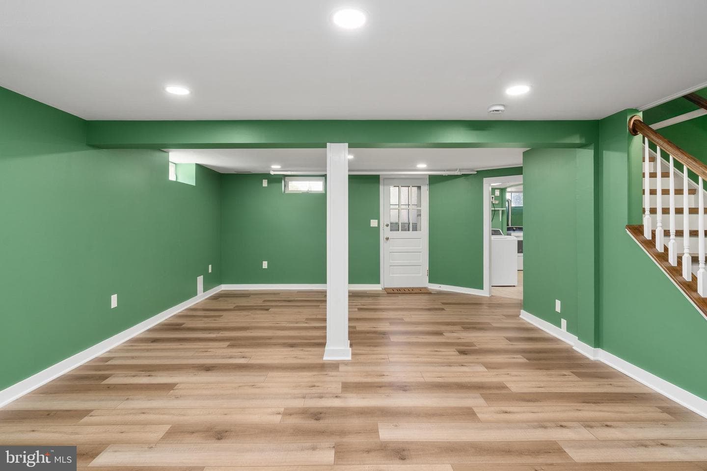 909 Mortimer Avenue photo 46