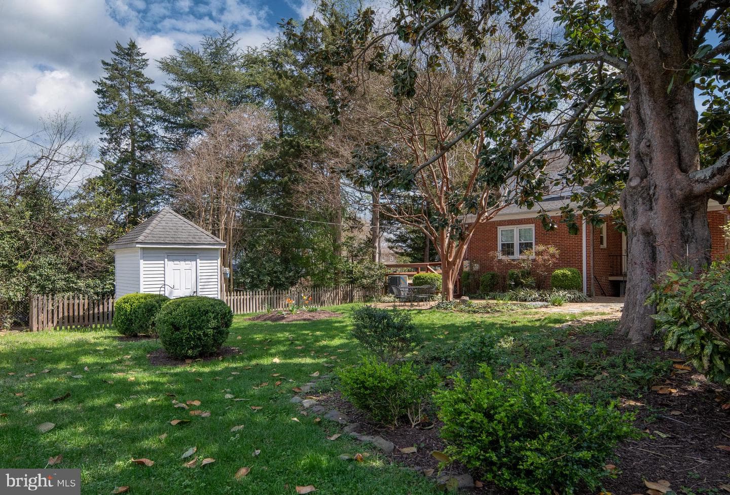 909 Mortimer Avenue photo 58