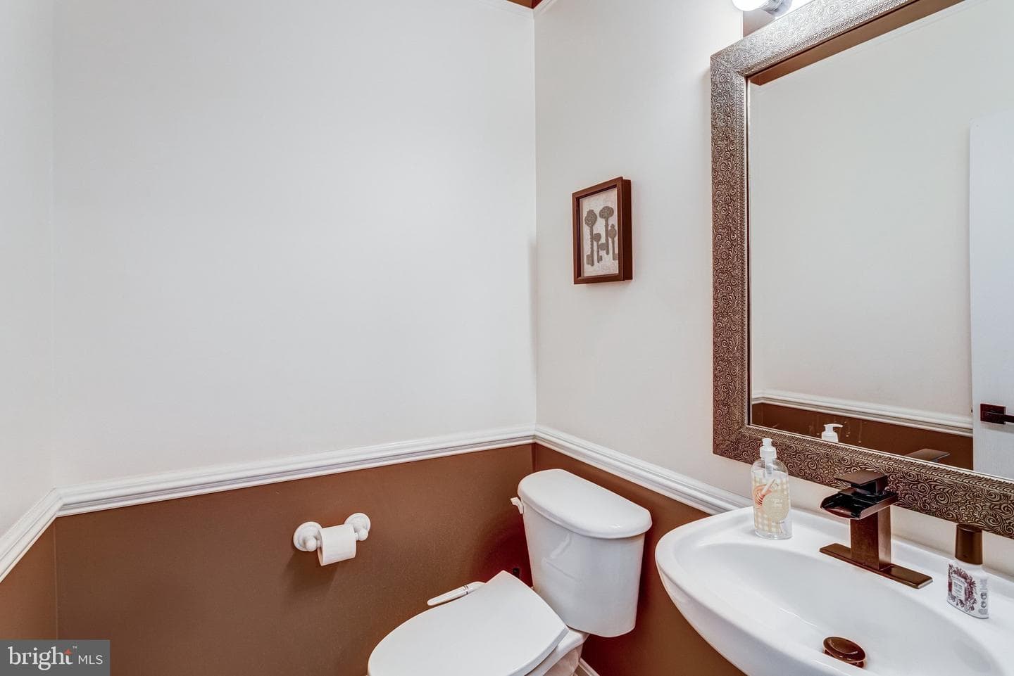 1004 Oakwood Court photo 10