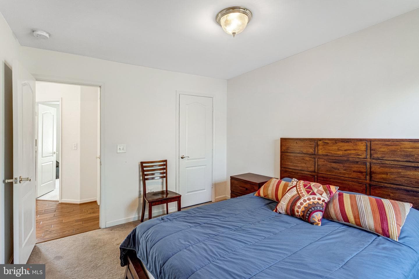 1004 Oakwood Court photo 41