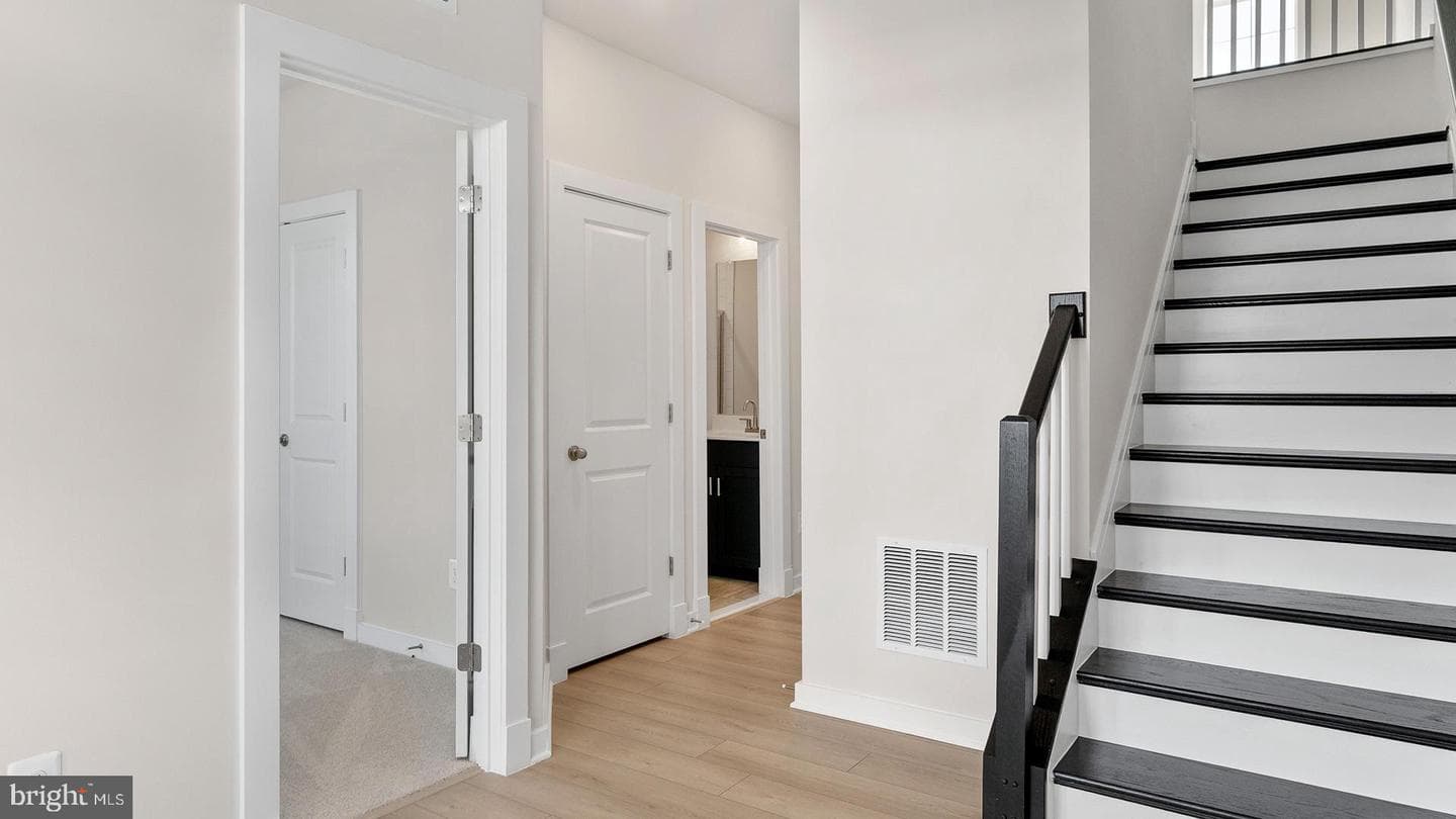 430 Germania Street photo 4