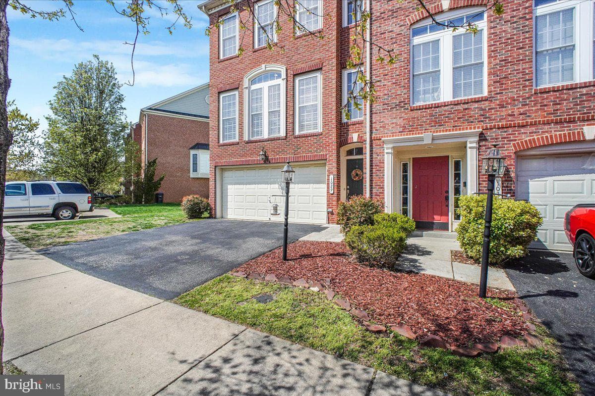 1029 Hotchkiss Place photo 4