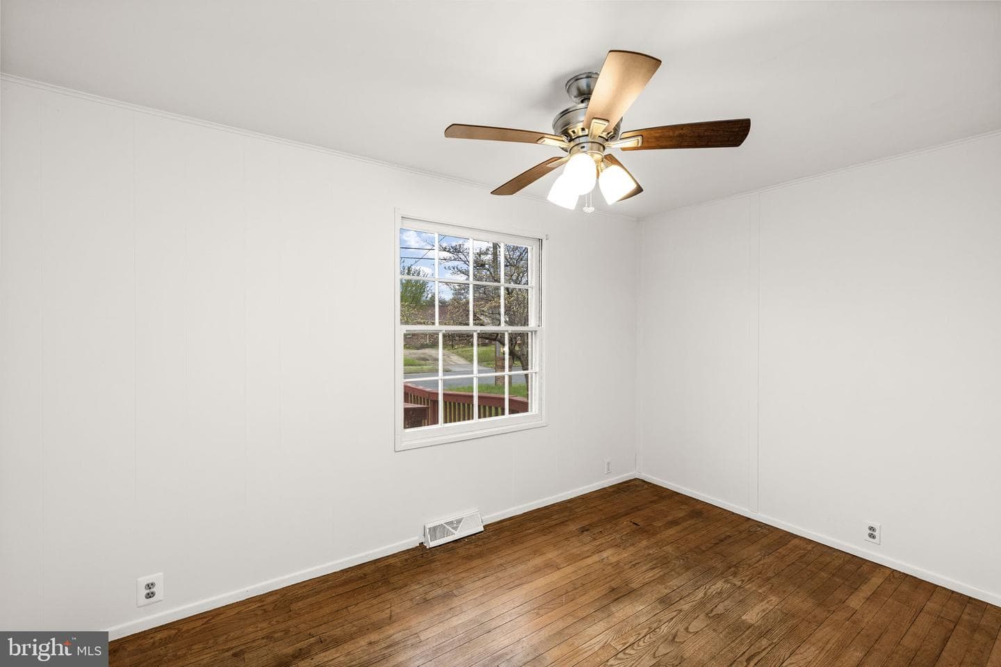 1306 Cardwell Street photo 21