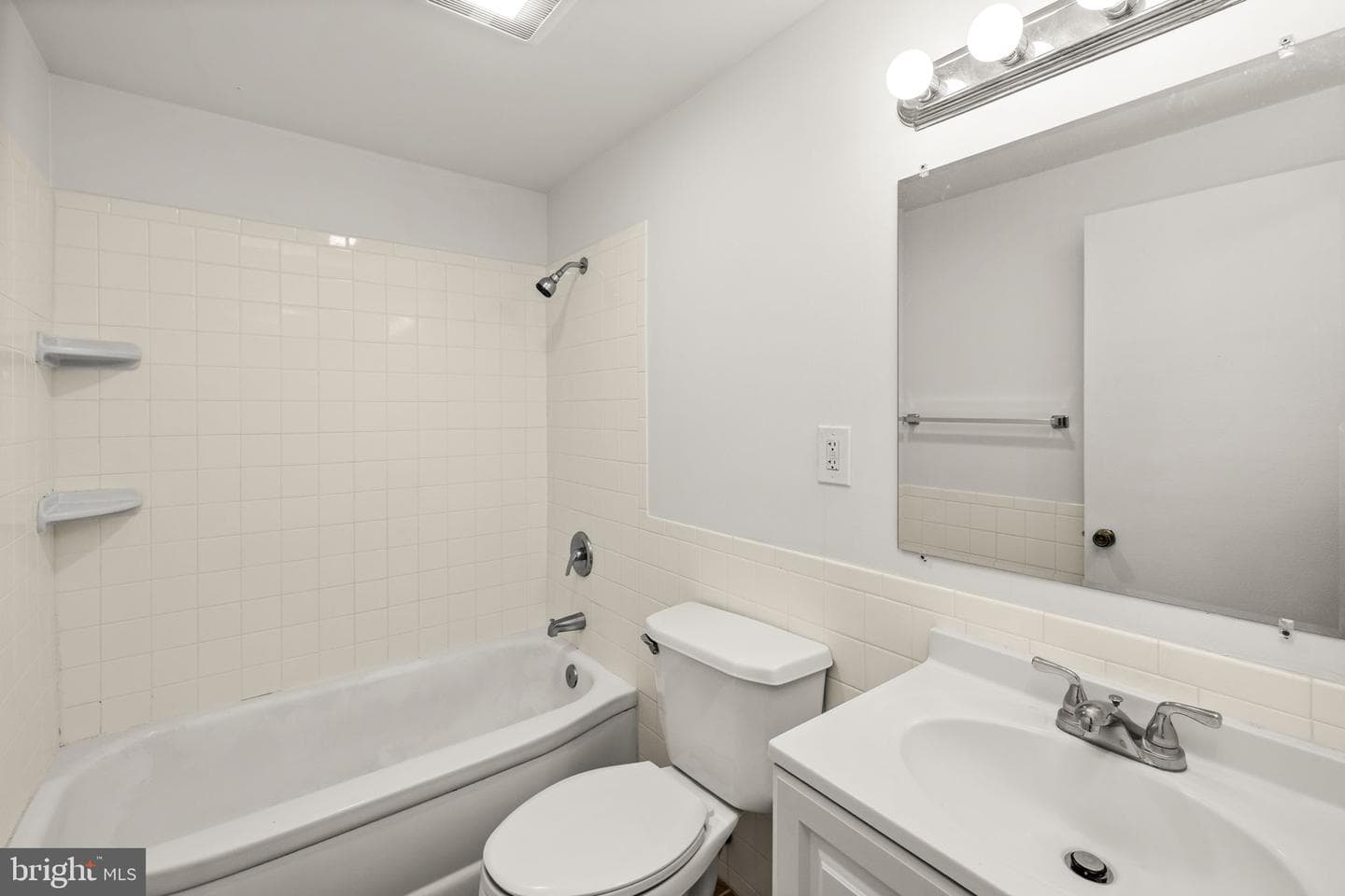 1306 Cardwell Street photo 39