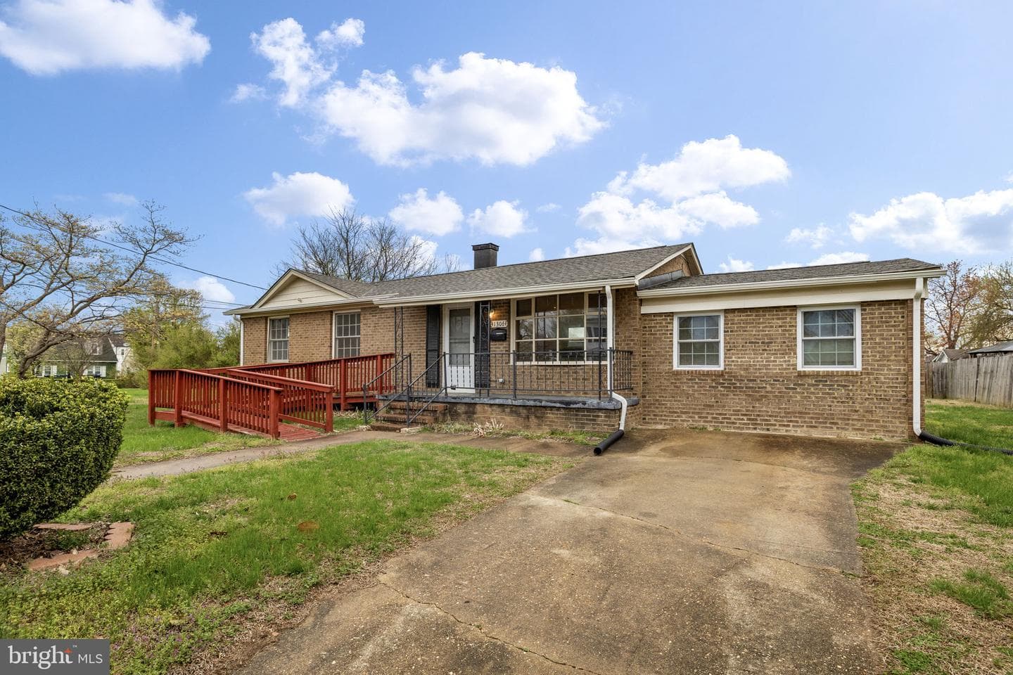 1306 Cardwell Street photo 4