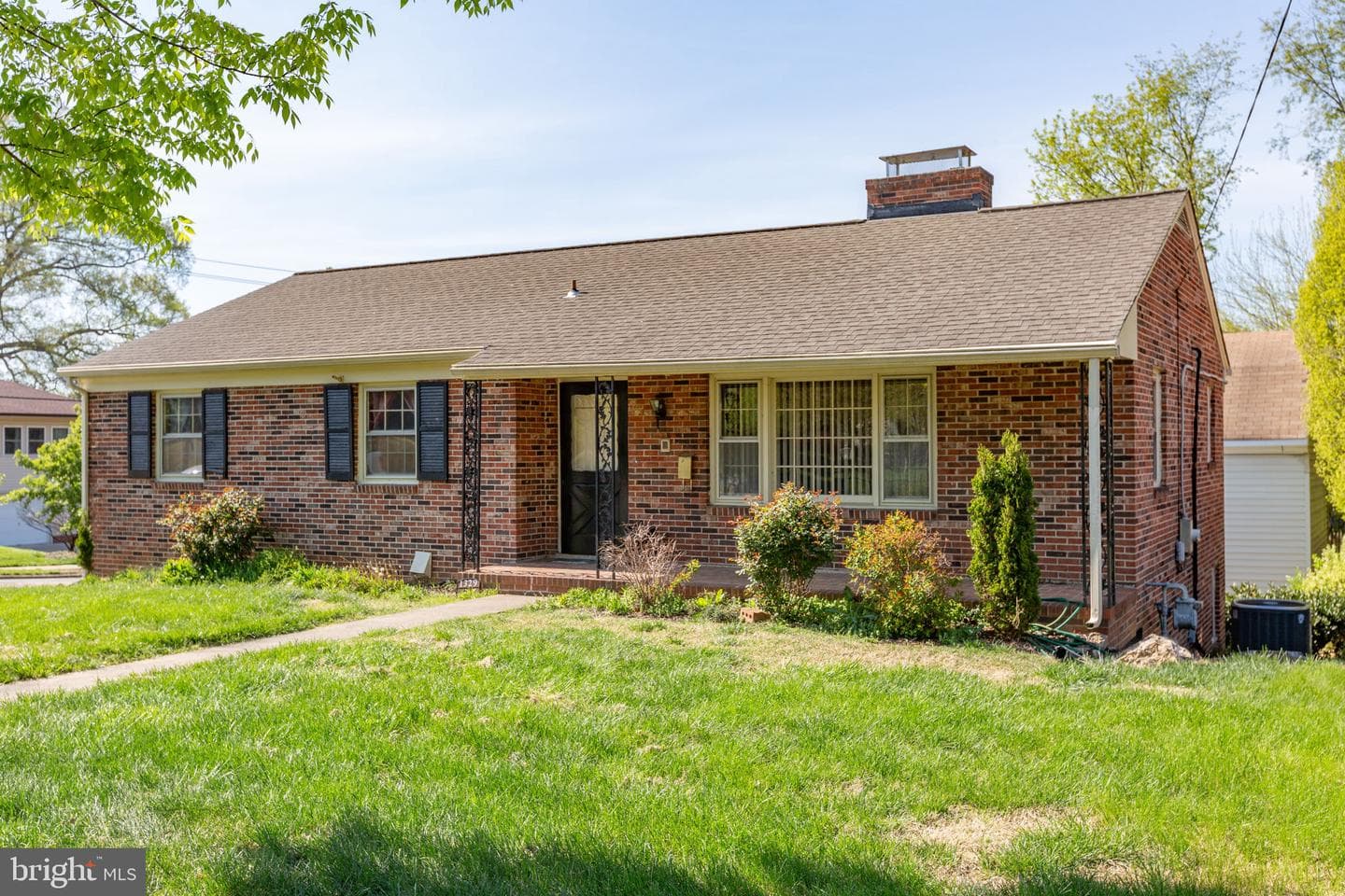 1329 Brent Street photo 3