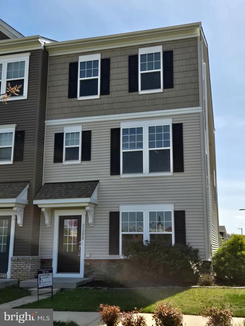 2208 Shadmoor Drive photo 2