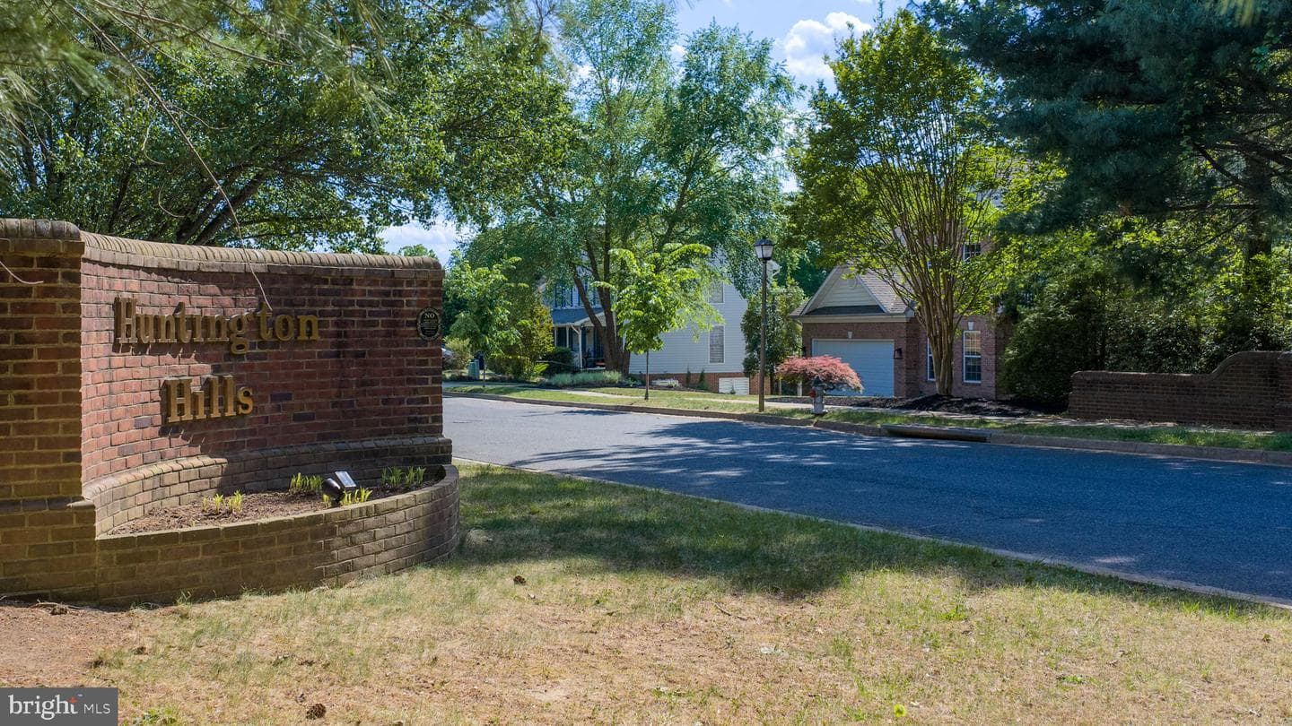 100 Huntington Hills Lane photo 2