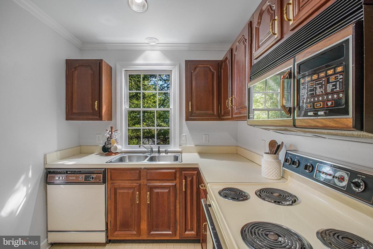823 College Avenue #i photo 19