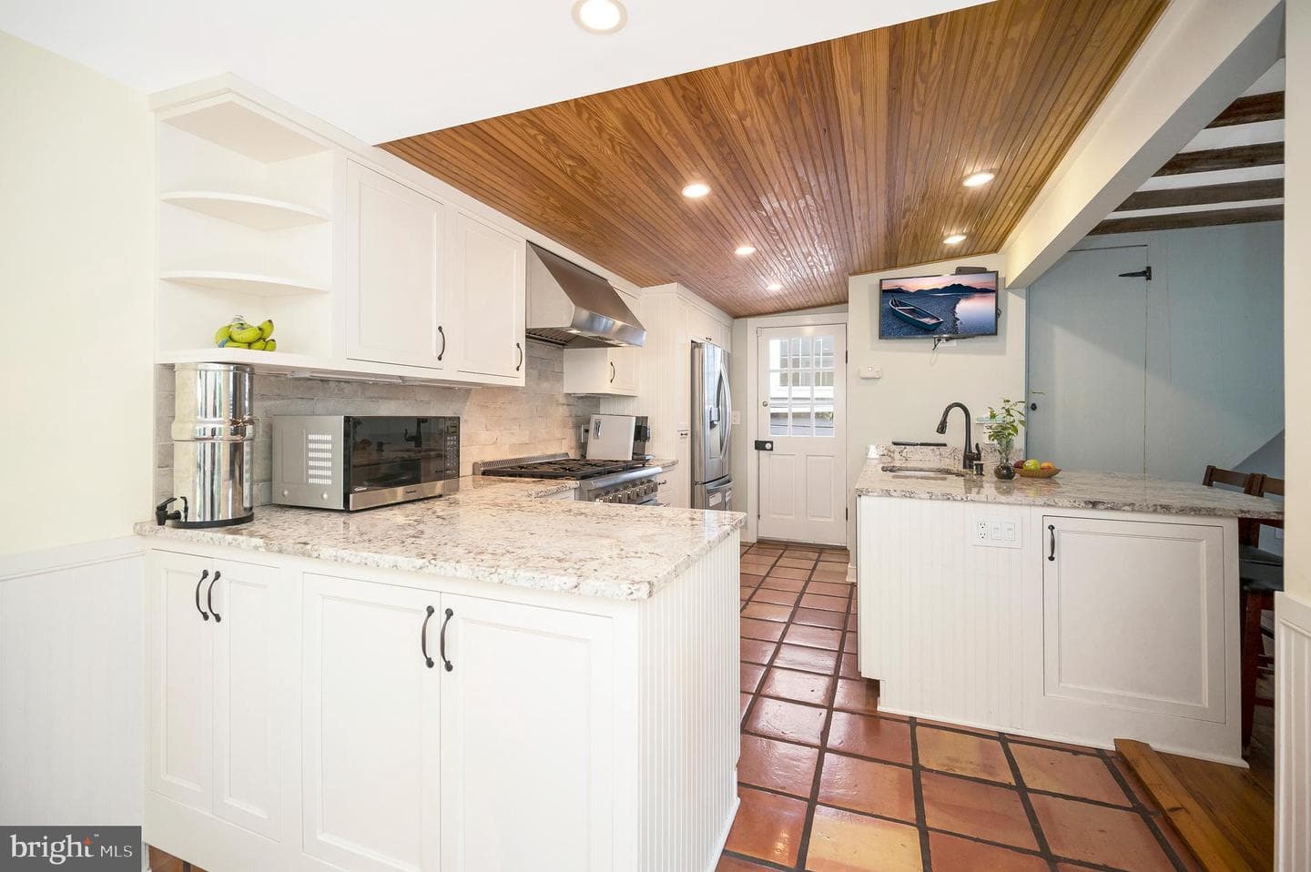 1102 Prince Edward Street photo 39