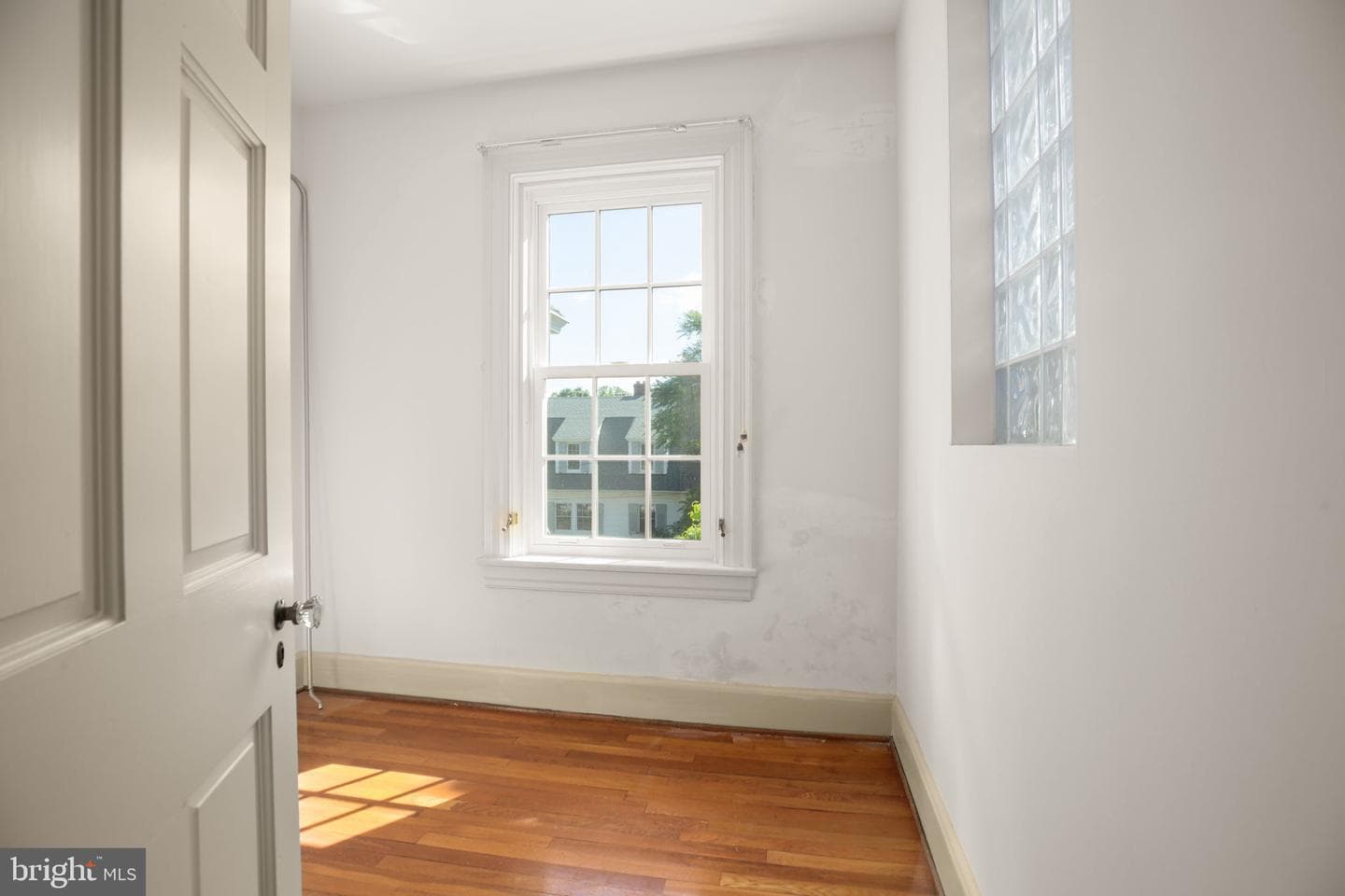 610 Lewis St photo 45