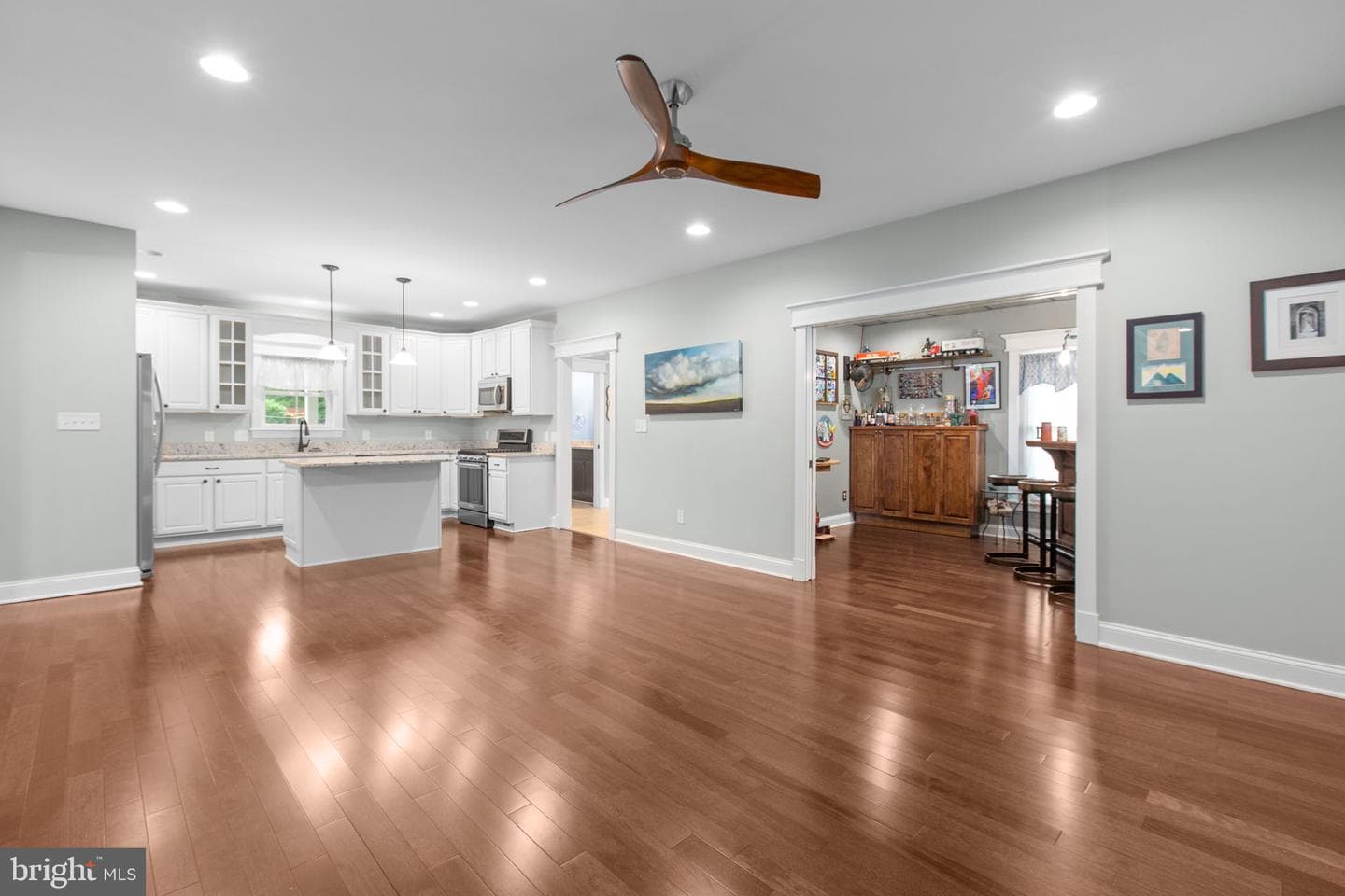 705 Charlotte Street photo 11