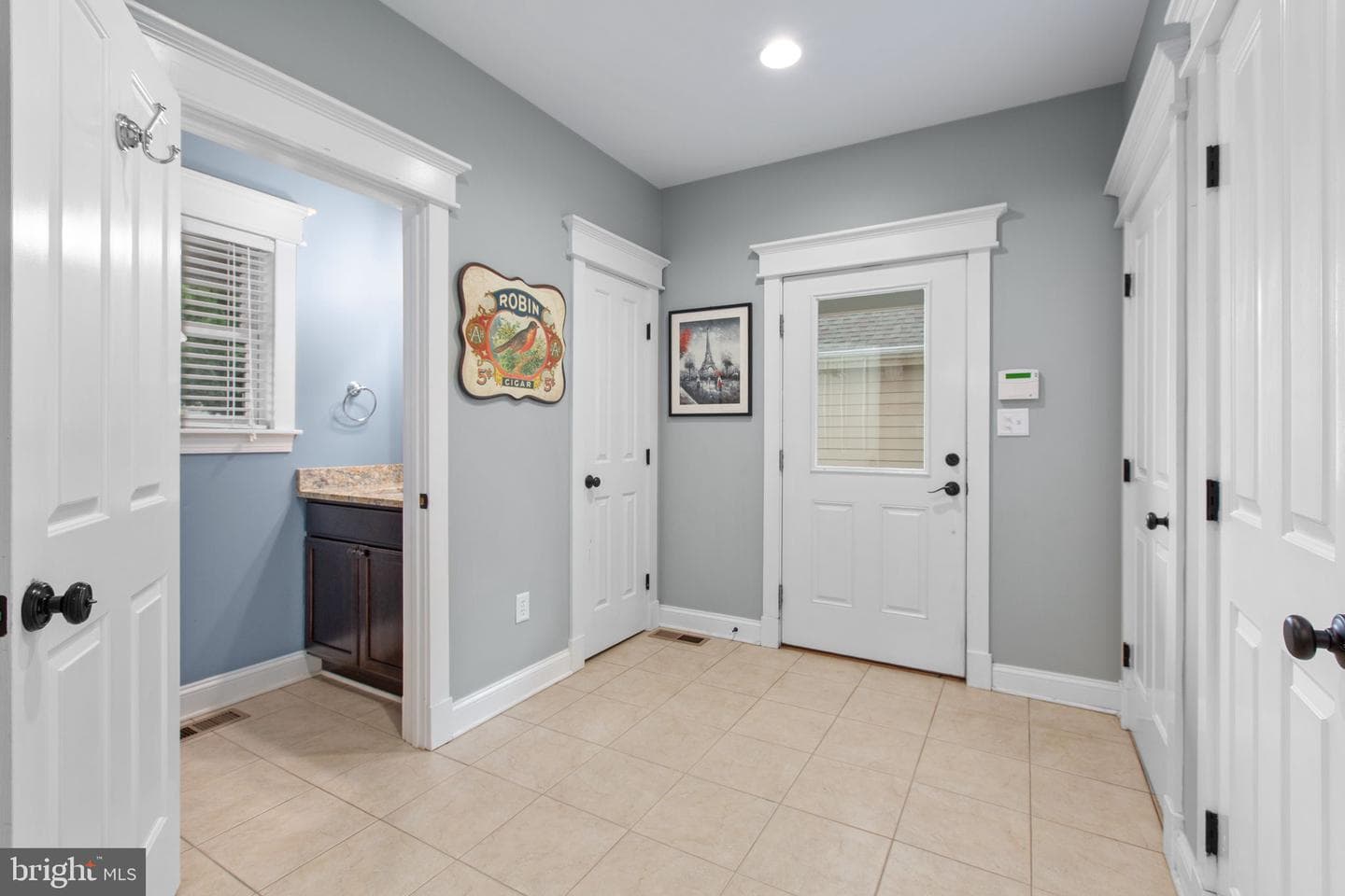 705 Charlotte Street photo 24