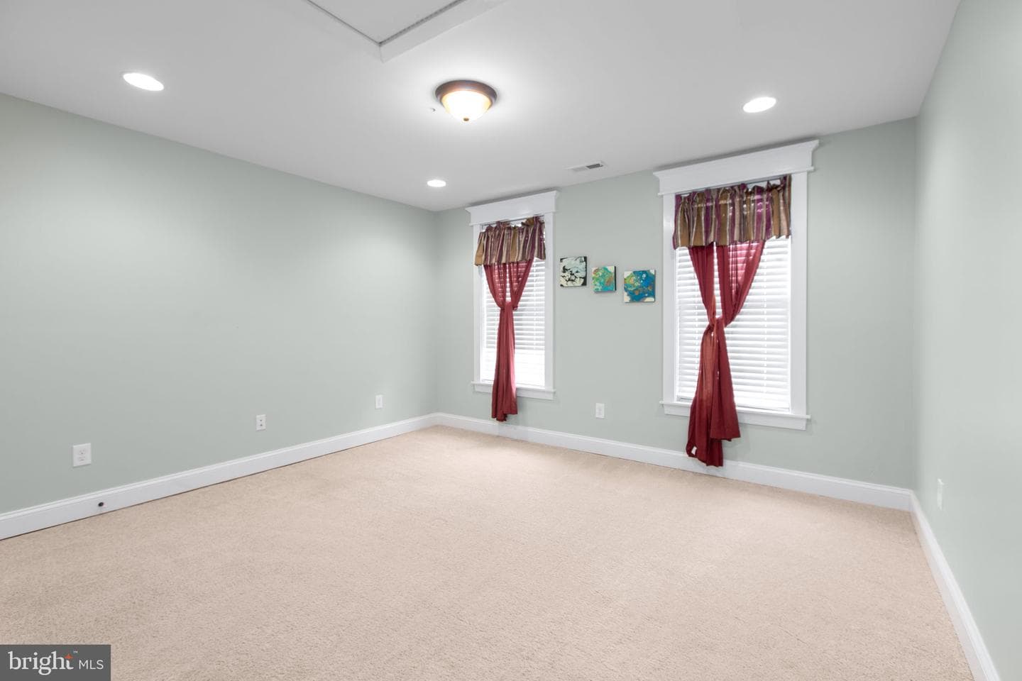 705 Charlotte Street photo 36