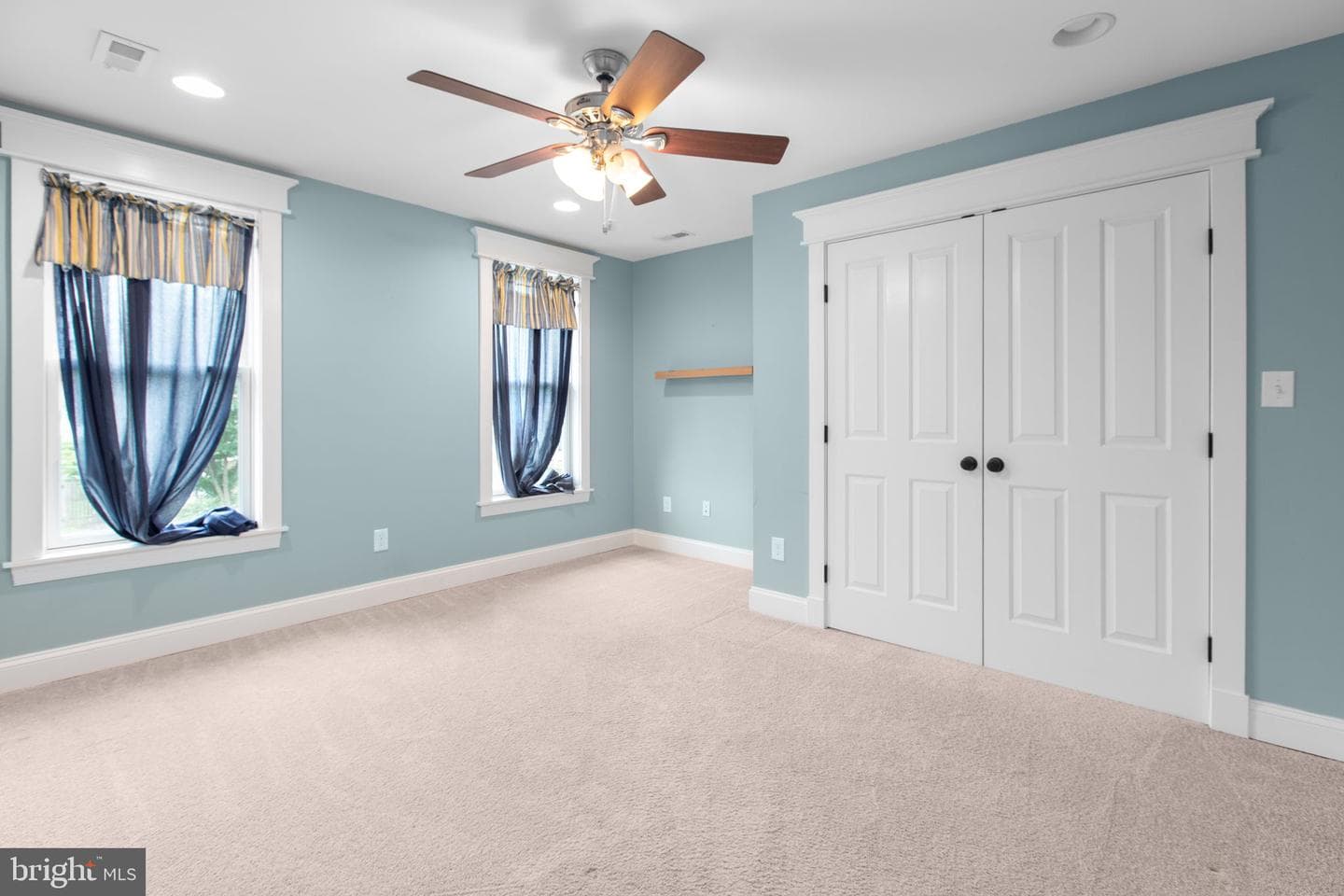 705 Charlotte Street photo 39