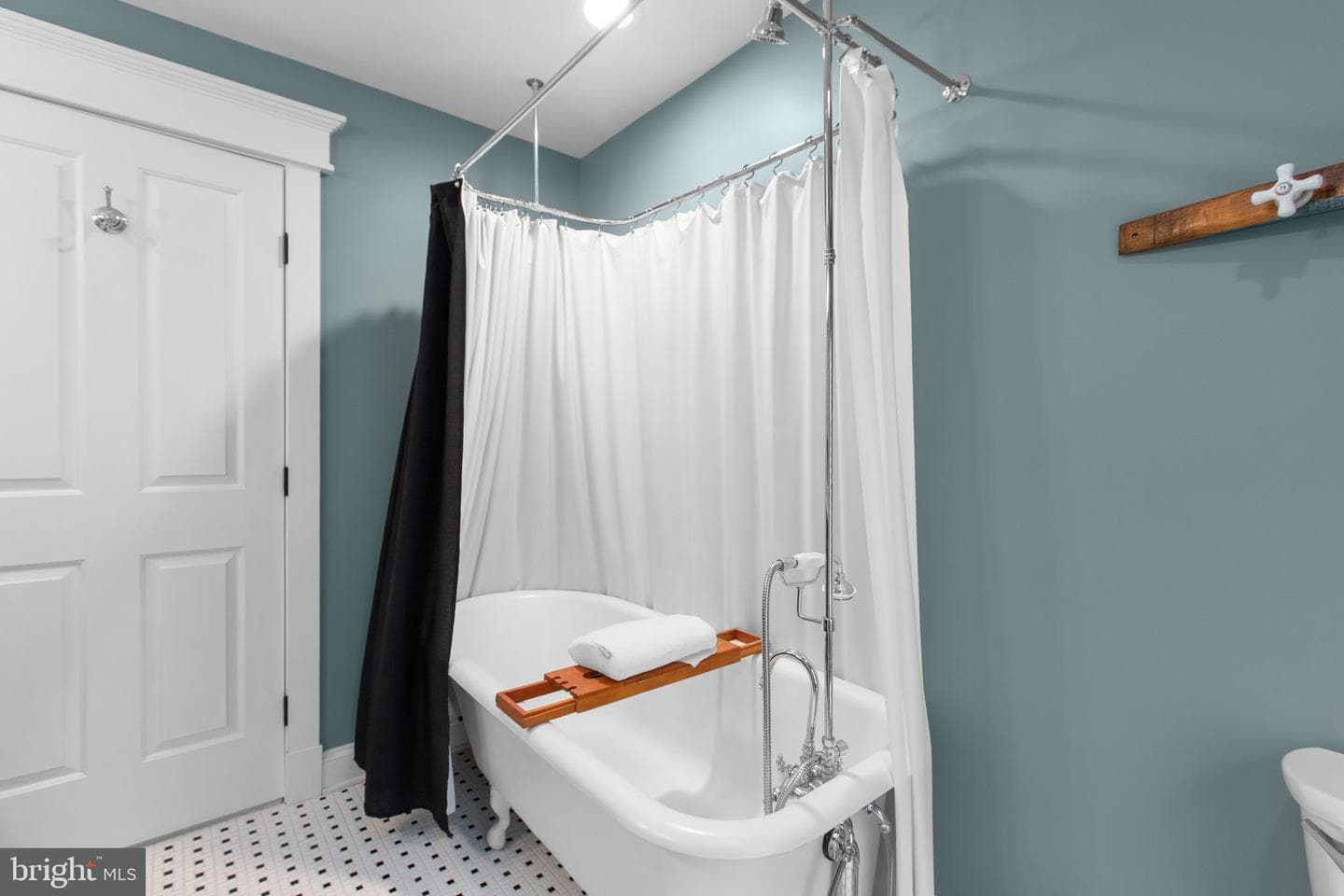 705 Charlotte Street photo 41