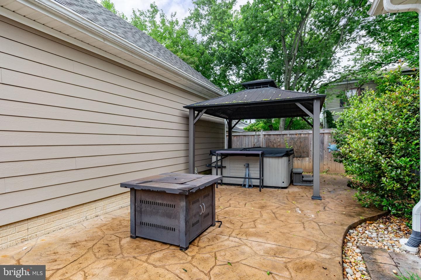705 Charlotte Street photo 43
