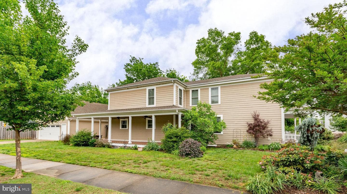 705 Charlotte Street photo 45