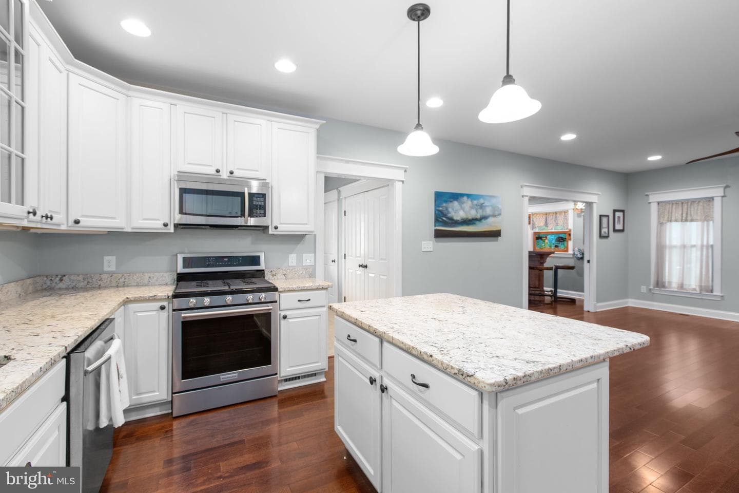 705 Charlotte Street photo 8