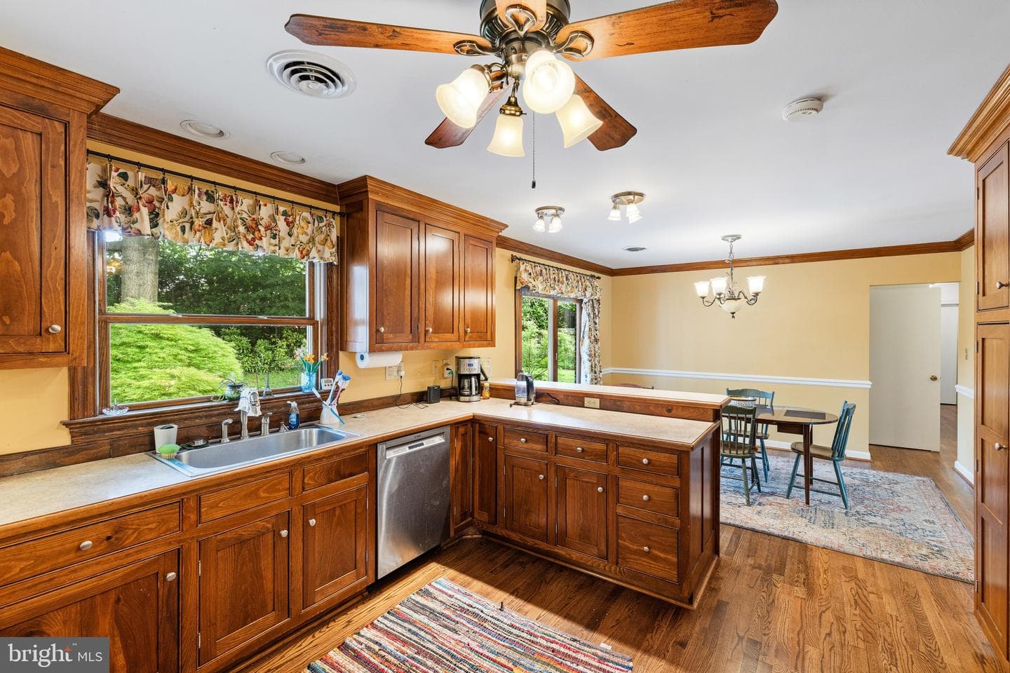 1420 Royston Street photo 9