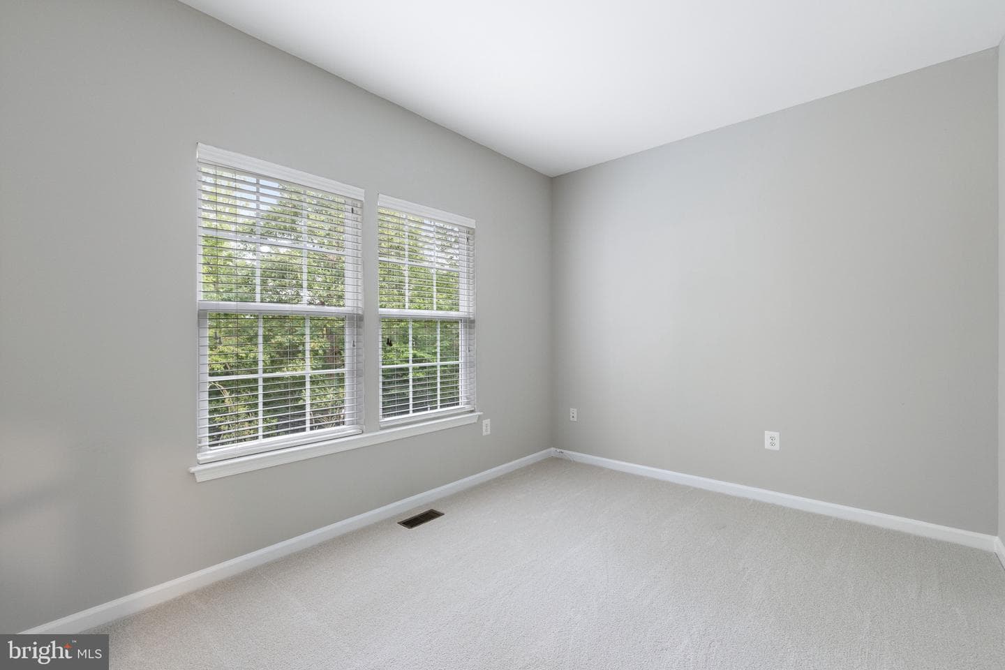 1100 Wright Court photo 23