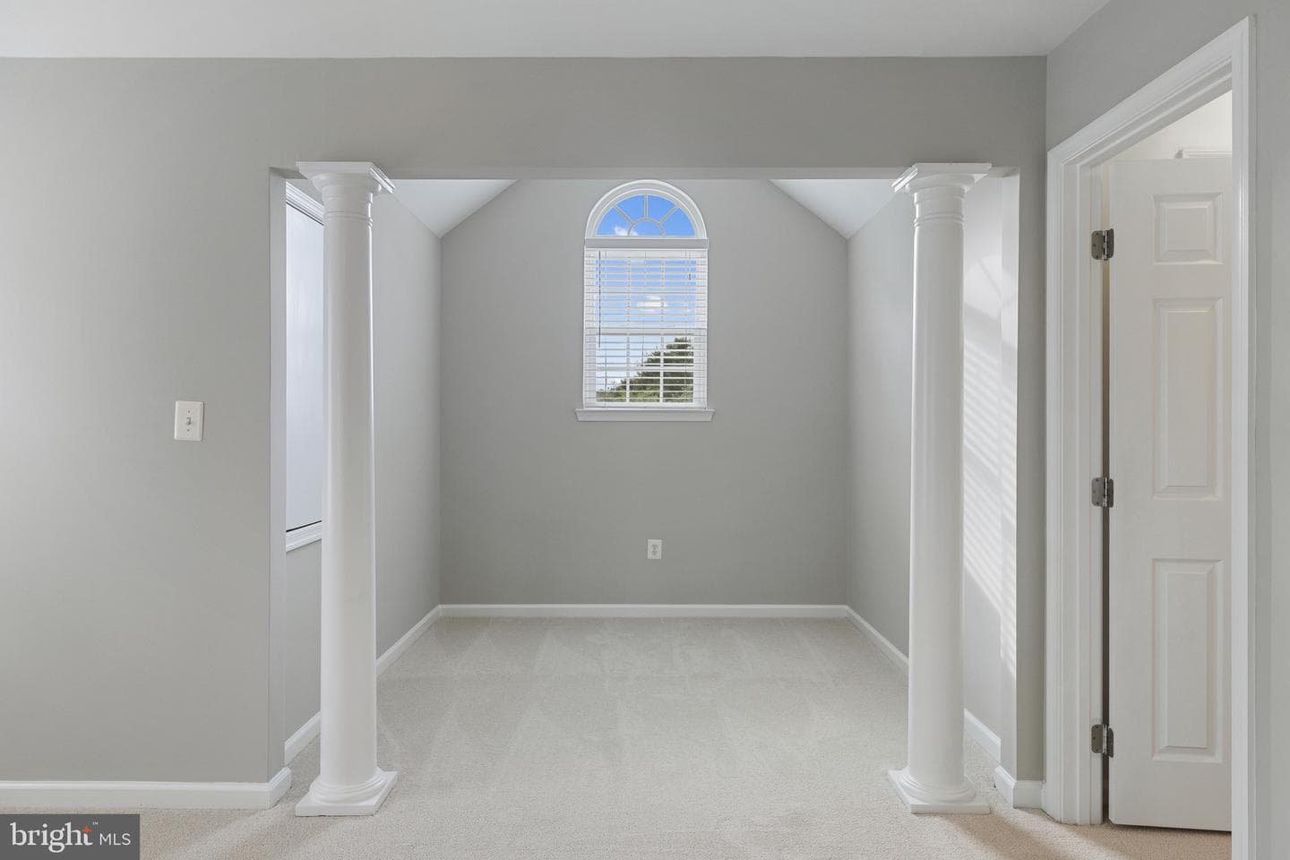1100 Wright Court photo 32