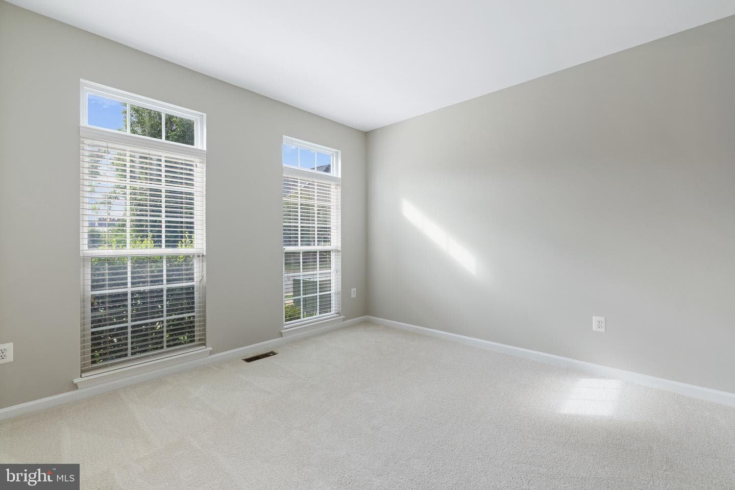 1100 Wright Court photo 5