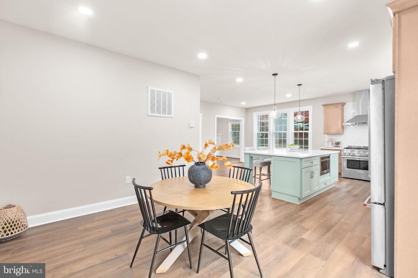 913 Sylvania Avenue photo 27