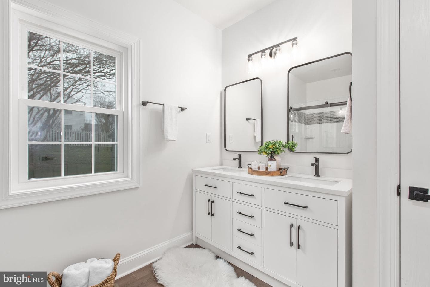 913 Sylvania Avenue photo 31