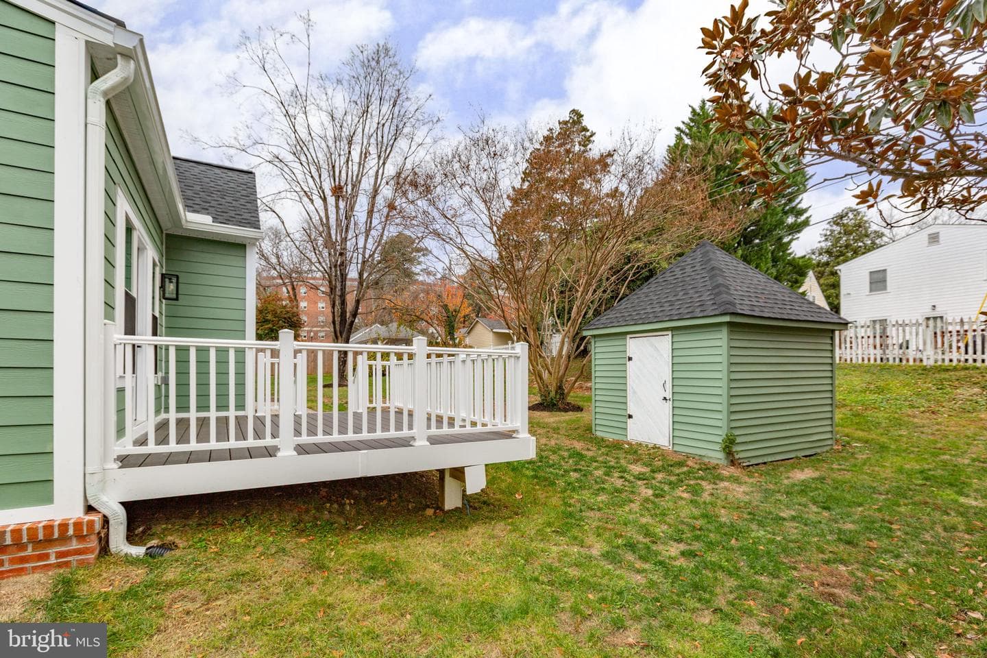 913 Sylvania Avenue photo 80