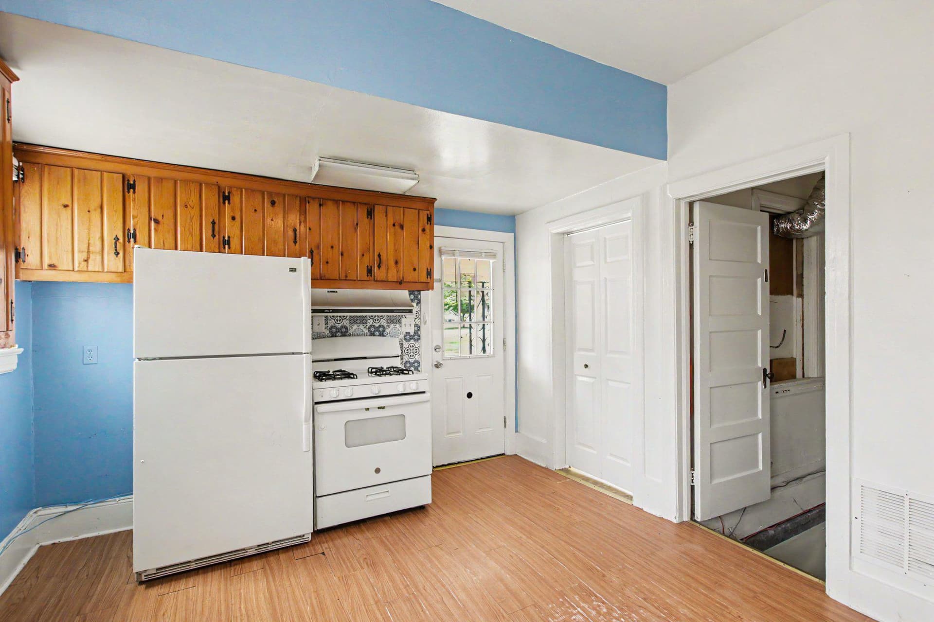 112 Gibson Street photo 13
