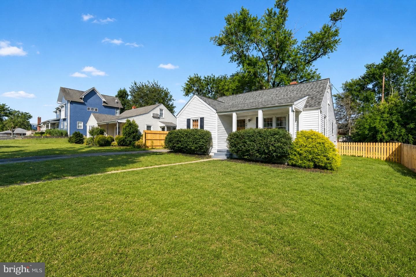449 Hanson Avenue photo 3