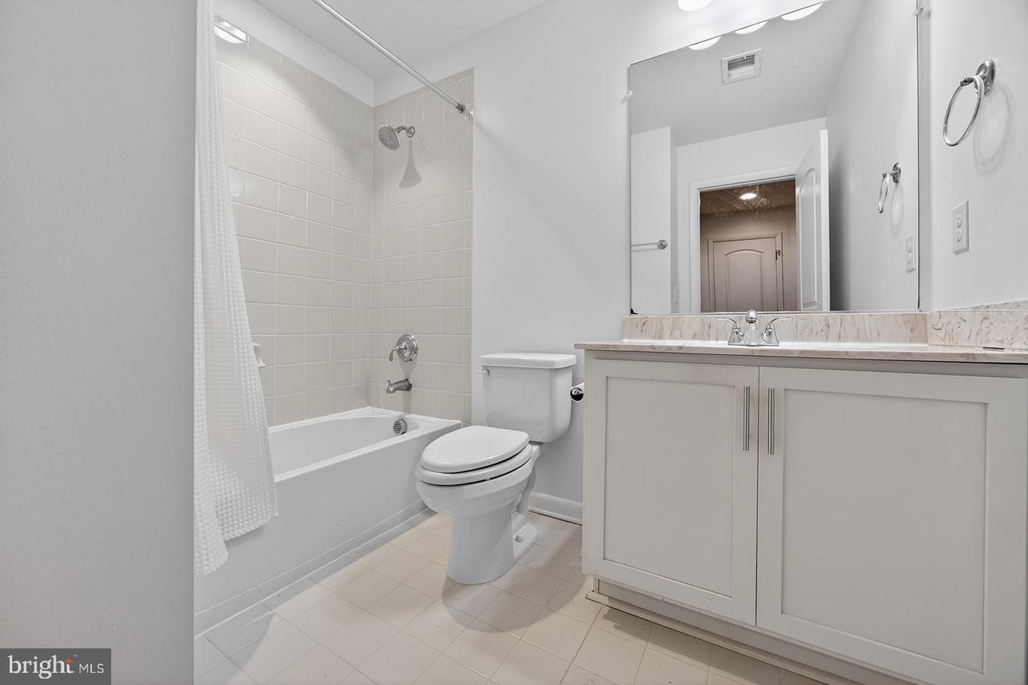 1349 Gilmore Street photo 27