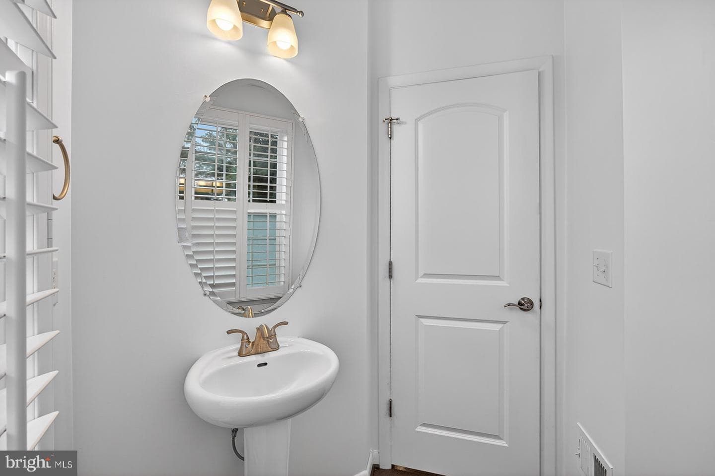 1349 Gilmore Street photo 38