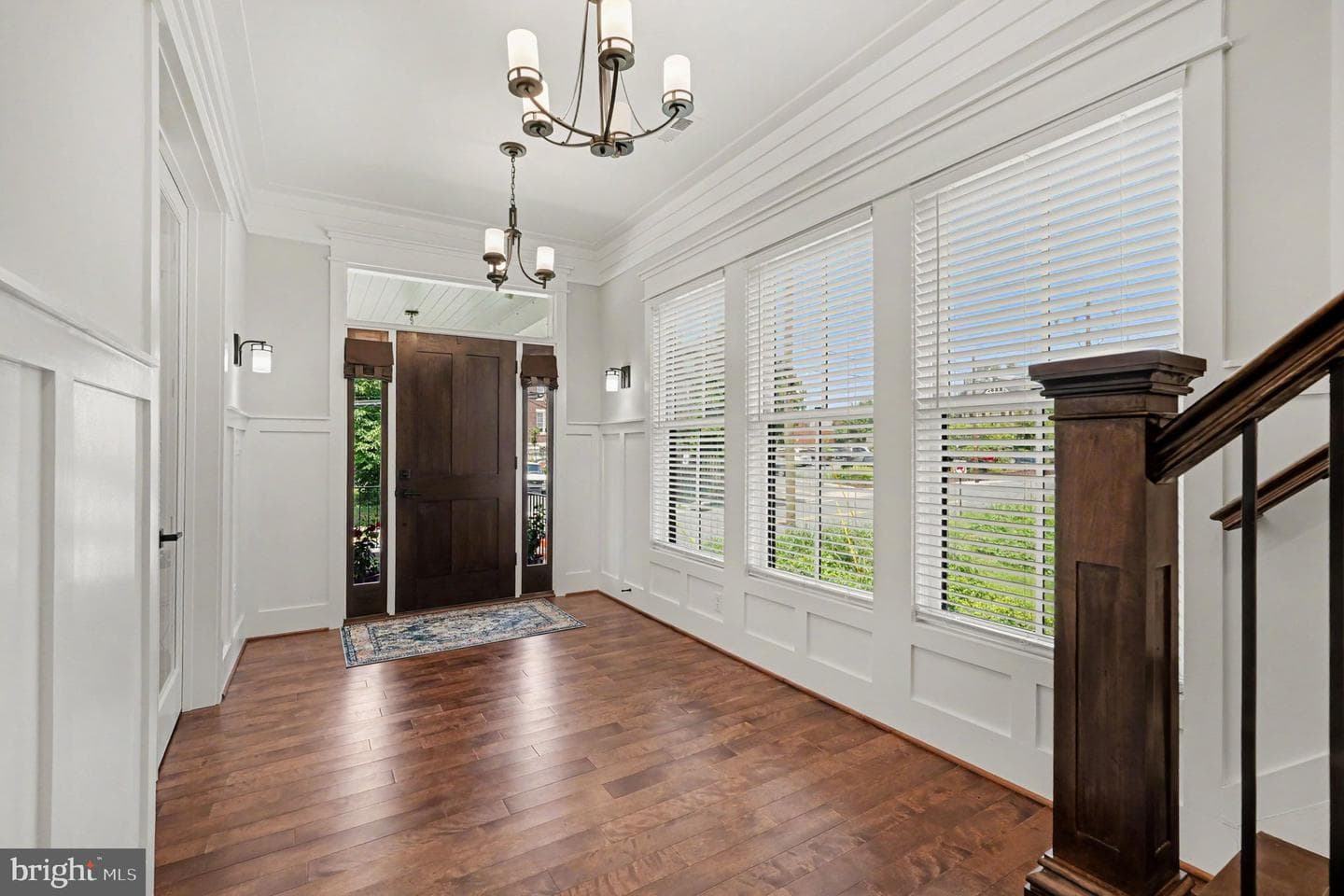1119 Sophia St photo 5