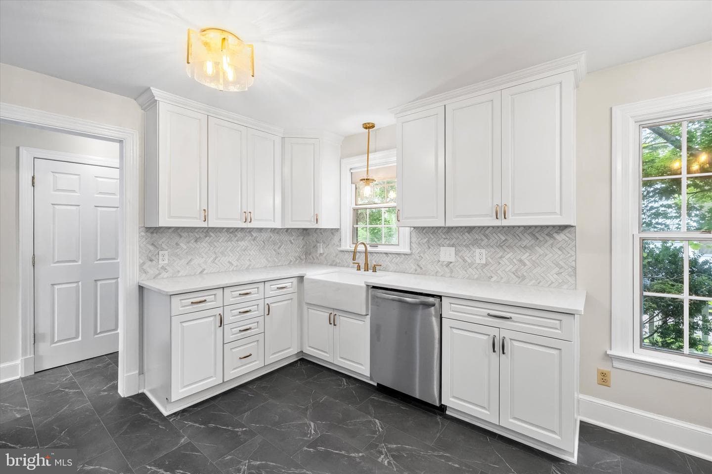 408 Riverside Drive photo 13