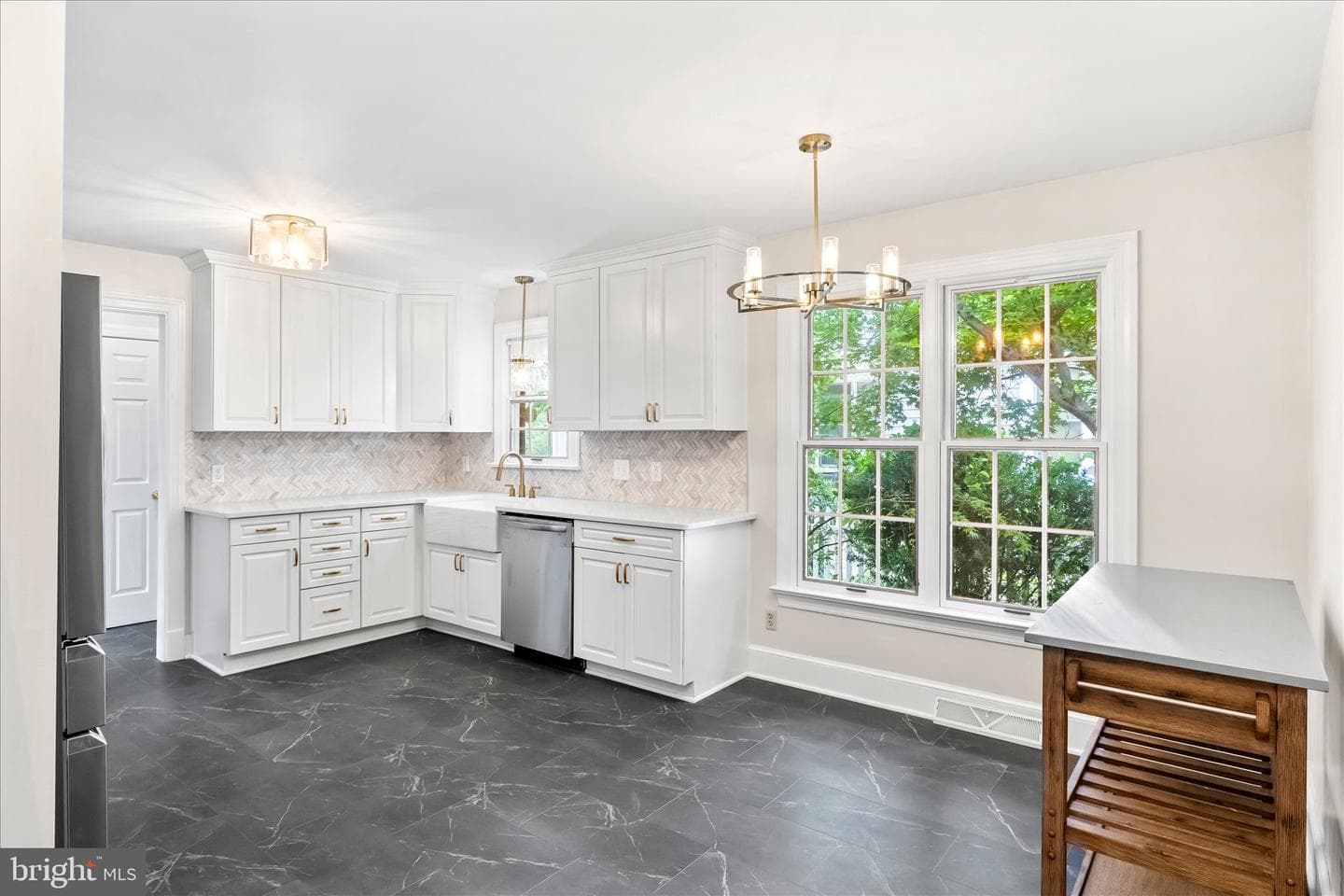 408 Riverside Drive photo 18