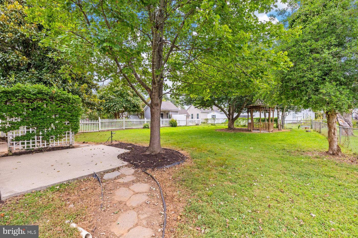408 Riverside Drive photo 39