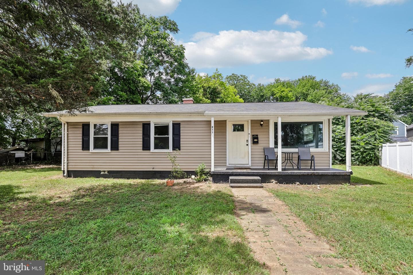 211 Howison Avenue photo 1