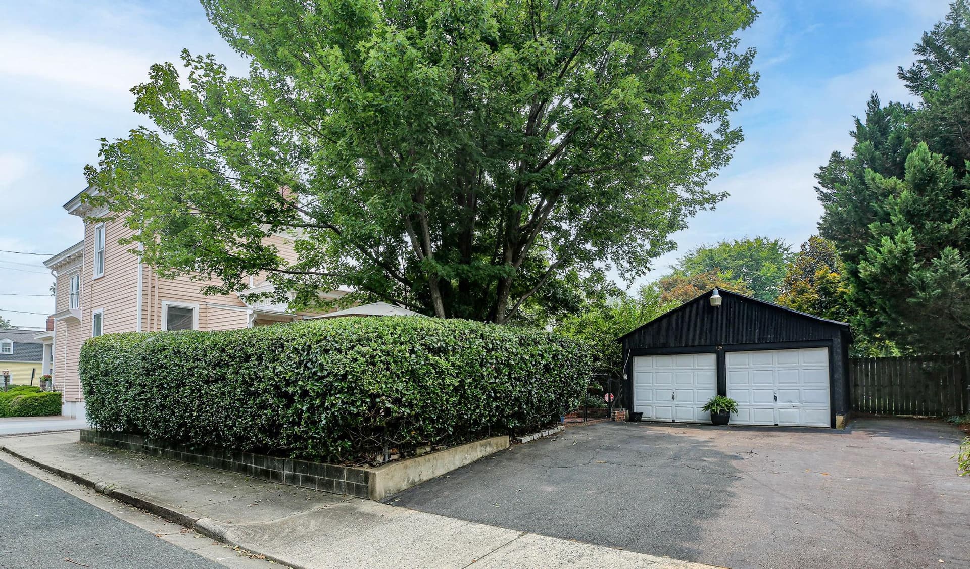 1518 Caroline Street photo 4