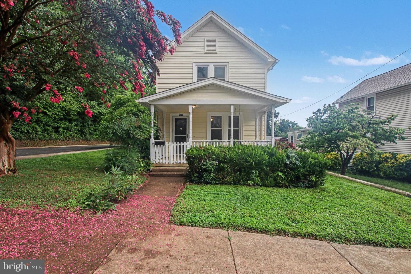 923 Monument Avenue photo 2