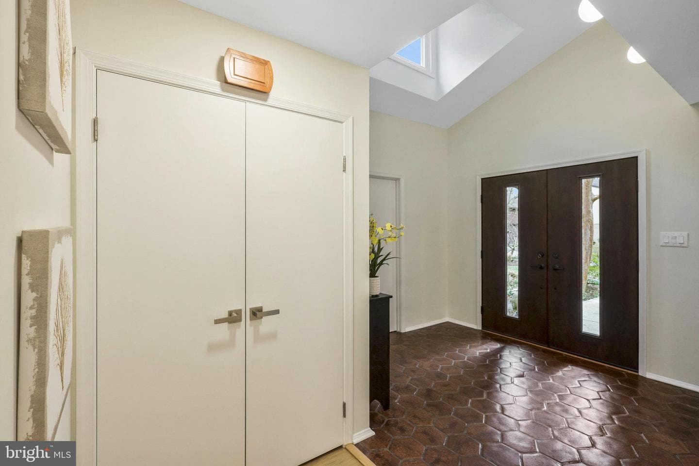 3410 White Oak Court photo 5