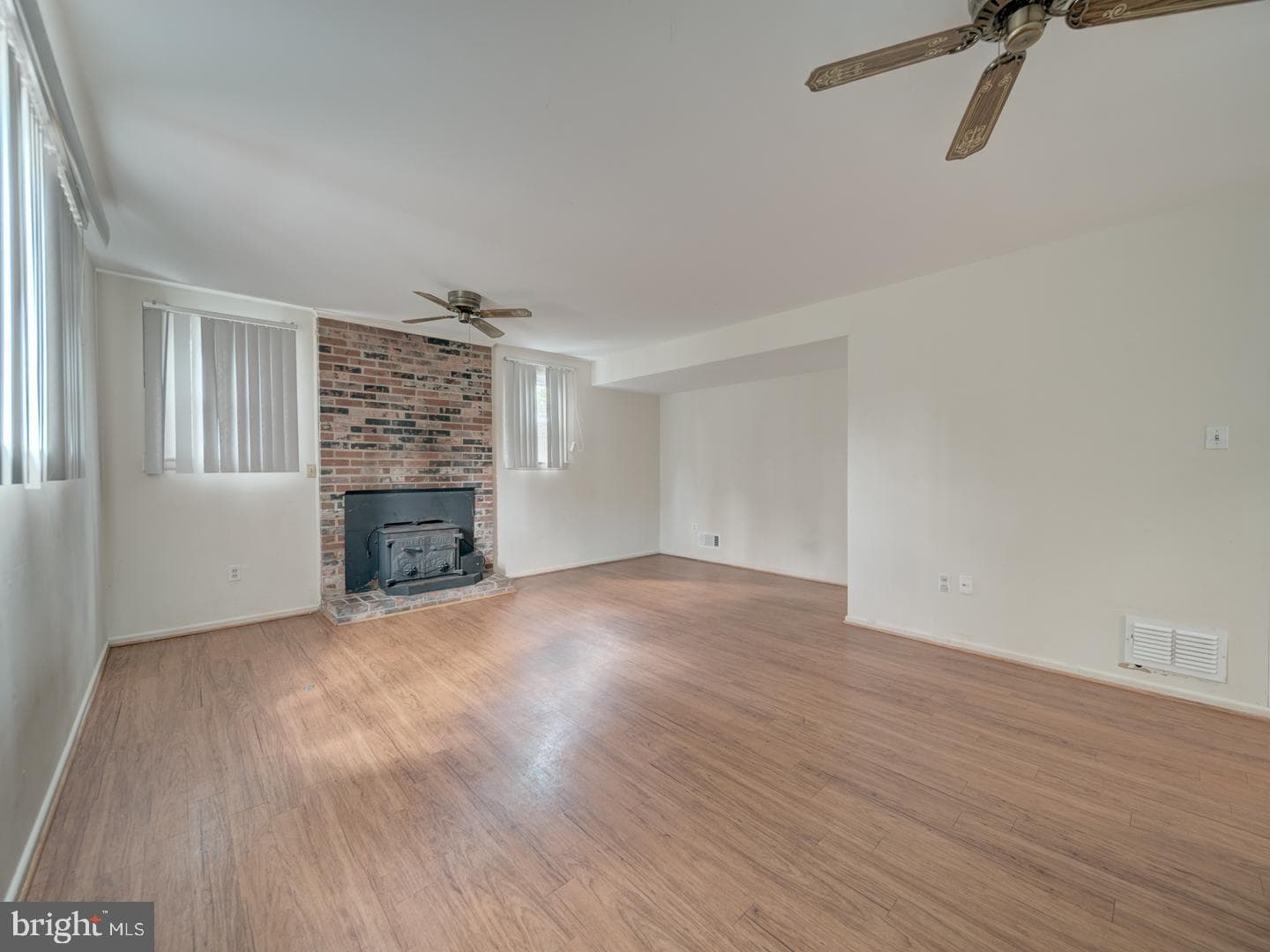 10928 Warwick Avenue photo 35