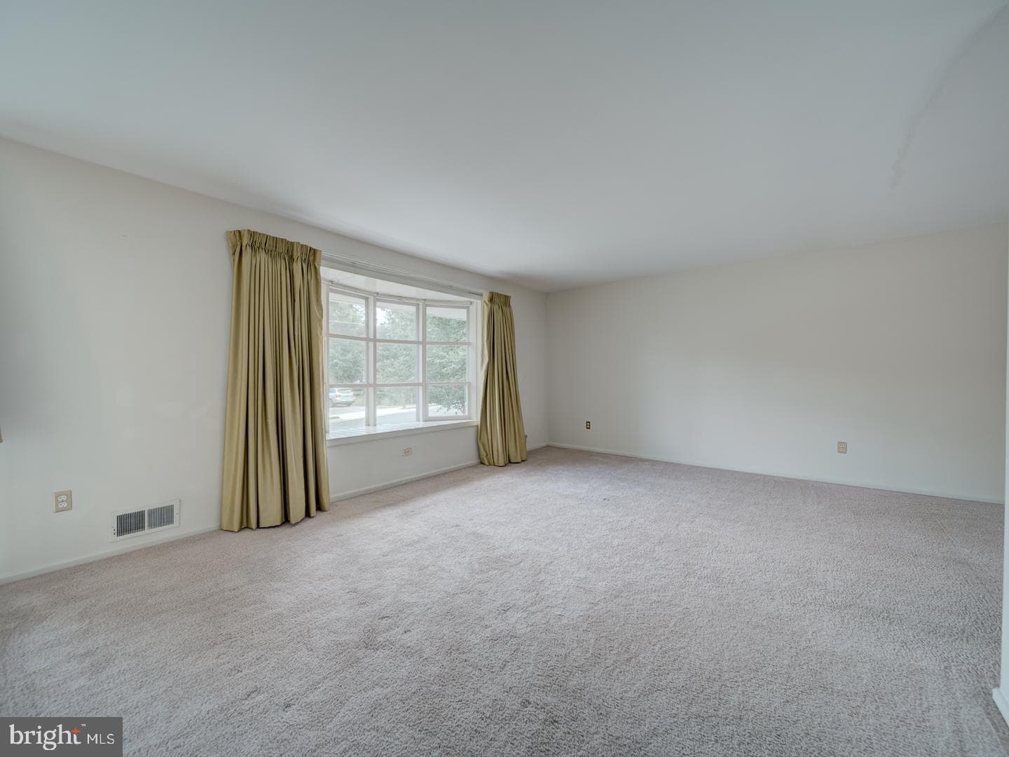 10928 Warwick Avenue photo 4
