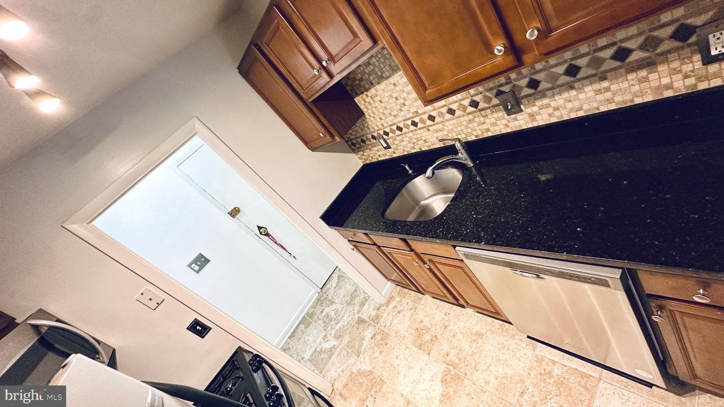 3931 Lyndhurst Drive #303 photo 13