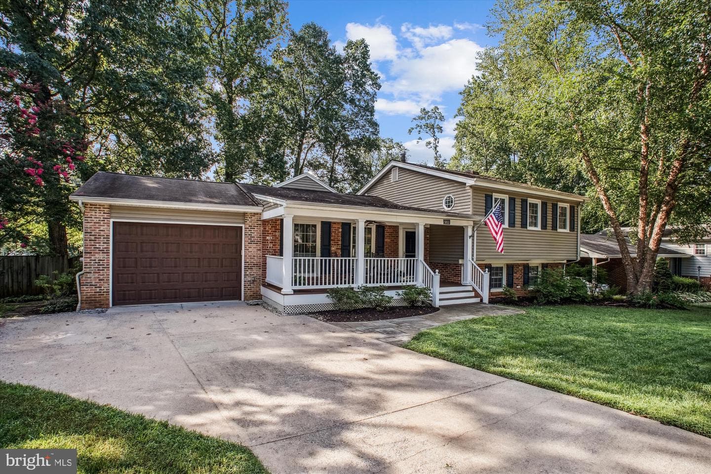 9811 Hampton Lane photo 3