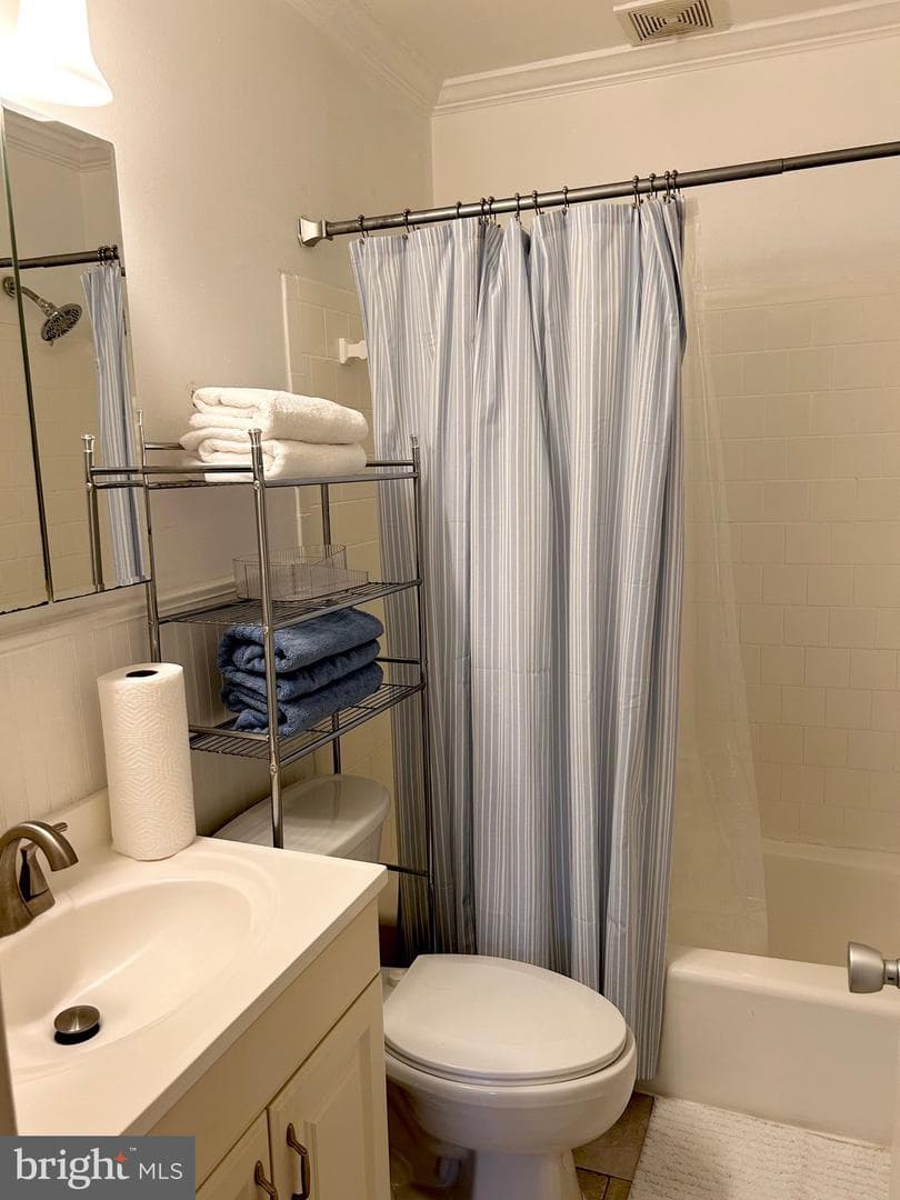 10724 West Drive #302 photo 6
