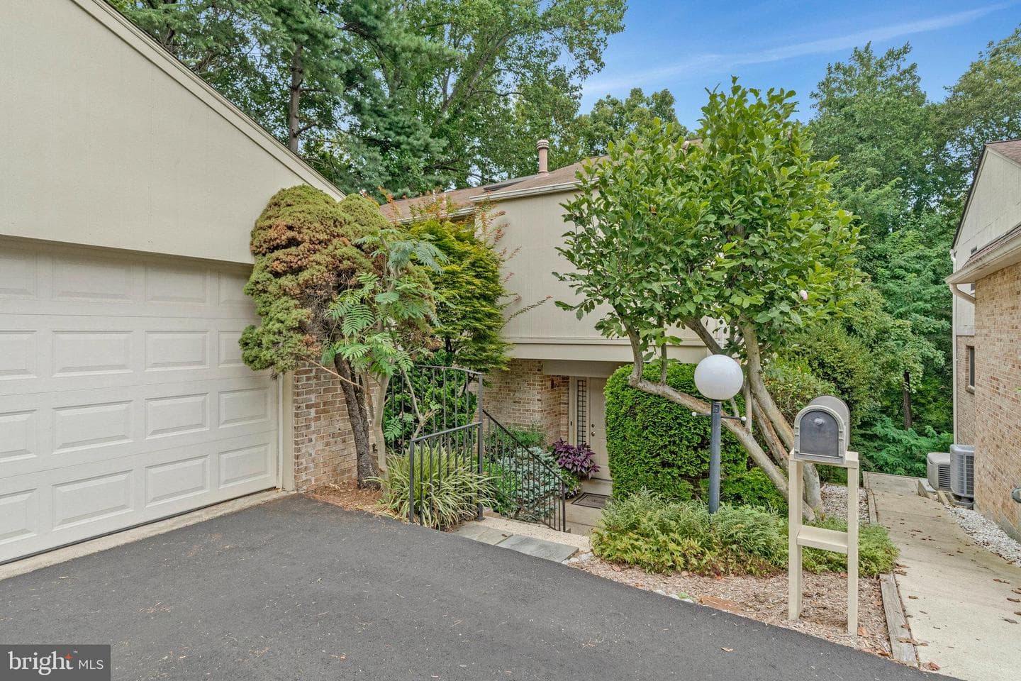 3800 Hemlock Way photo 3
